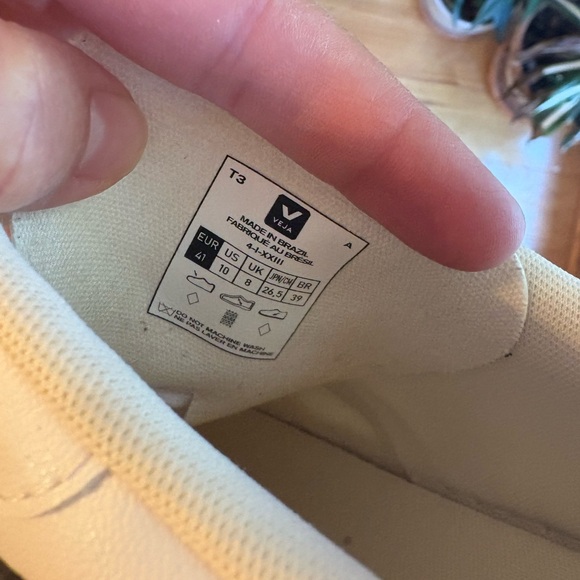 Veja V-10 Sneakers - Picture 7 of 7